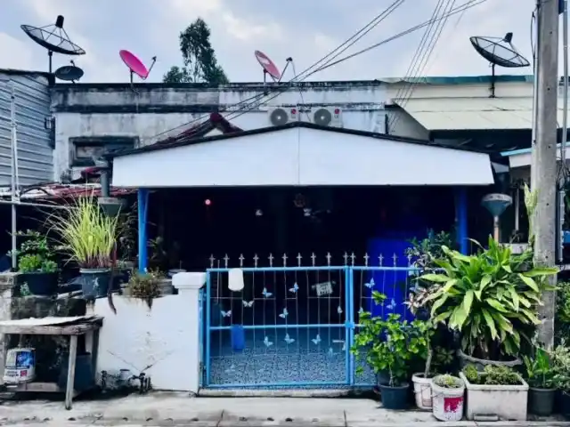 ขายถูก บ้านทาวน์เฮ้าส์ชั้นเดียว หมู่บ้านนภาภัณฑ์แลนด์ ต บางเสร่ อ สัตหีบ จ ชลบุรี